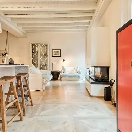 - Campo De' Fiori Apartment