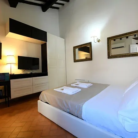 - Campo De' Fiori Apartment